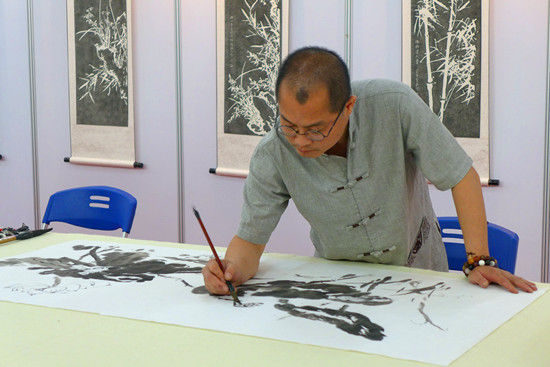 2014中越邊交會(huì)圓滿(mǎn)舉行，河口“紅河旅游特色主題館”成焦點(diǎn)